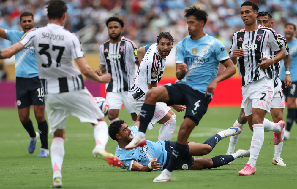 虽然三人还 虽然三人还